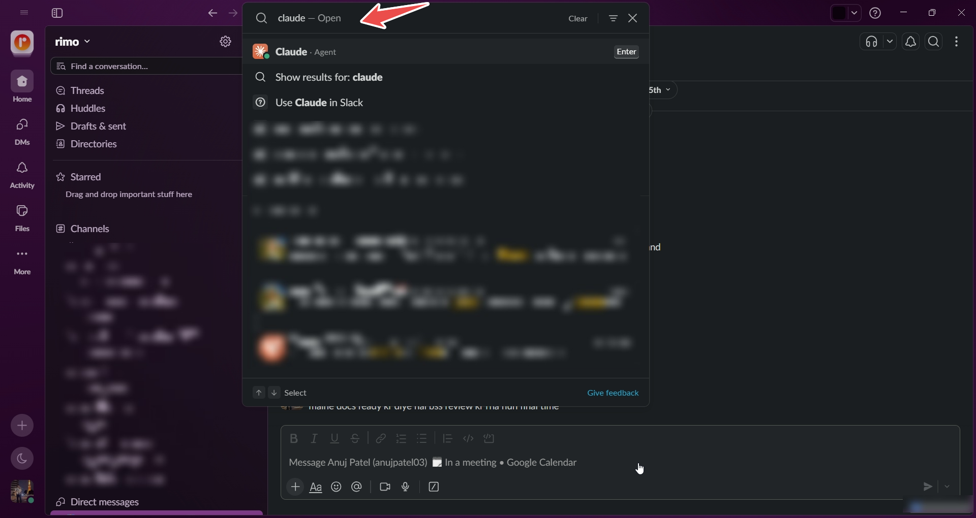Slack の検索に「claude」と入力し、検索結果に Claude のエージェントが表示されている状態